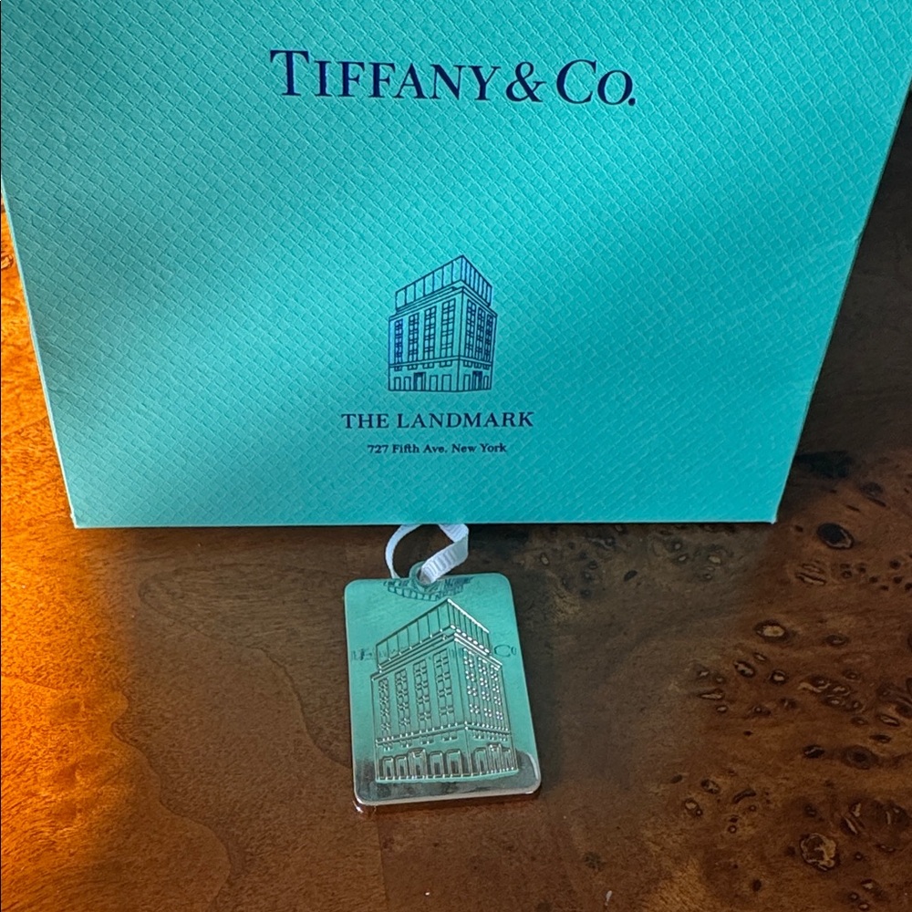 Tiffany & Co. Turquoise Bag with landmark charm - Picture 4 of 4